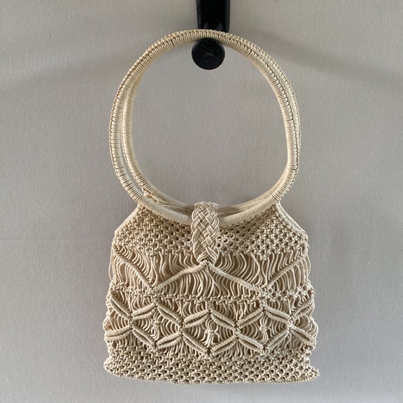 Macrame Bag with round handles - Picture 2 of 9